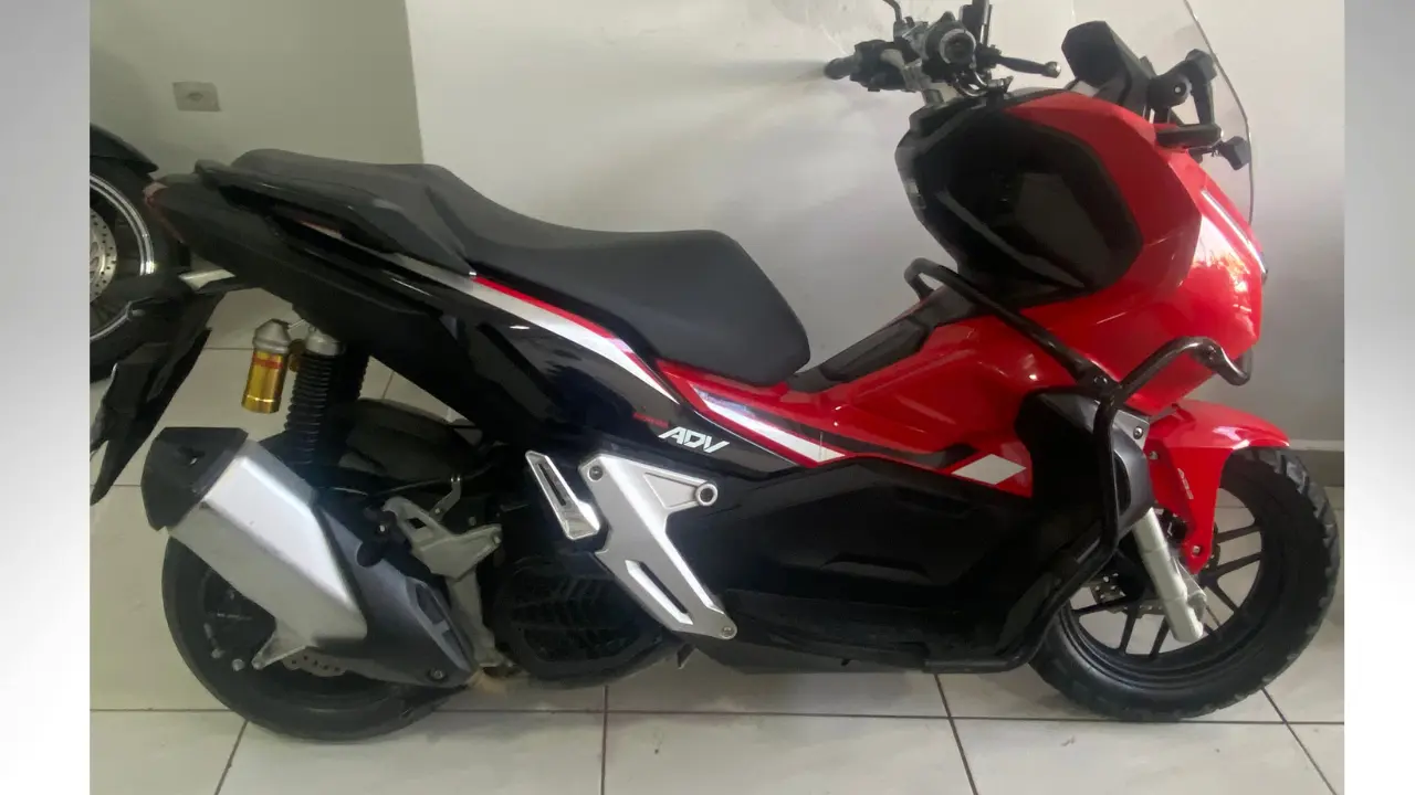 Honda ADV 2022 vermelha